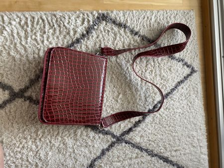 Edle Handtasche in Kroko-Optik, bordeauxrot, wie neu!