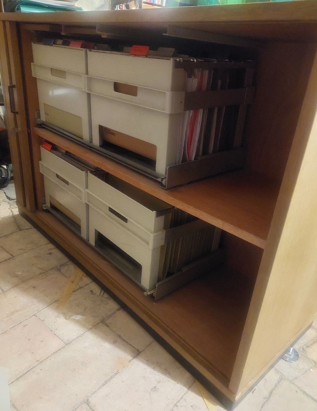 Armadi: Aktenschrank/Kommode abschliessbar – Usato da Zürich venduto da Cortin 1