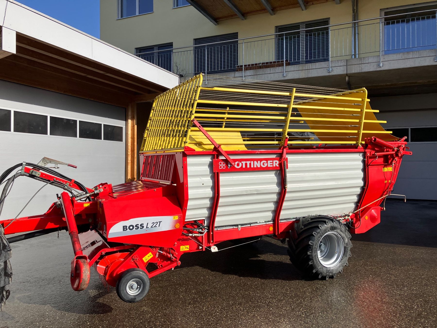 Pöttinger Rimorchi: Pöttinger Ladewagen – Usato da Sörenberg venduto da rothorn02