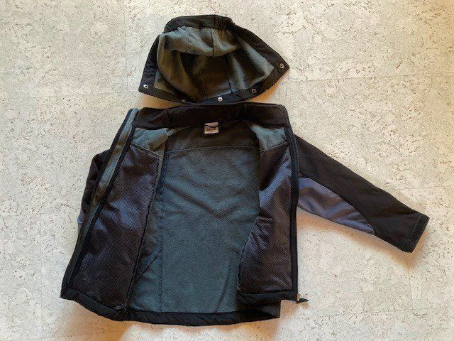 Giacche & Cappotti: Schwarze Softshelljacke, Gr. 128 – Usato da Winterthur venduto da Butzel 1