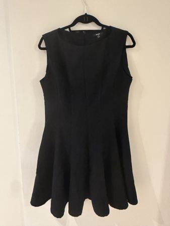 Élégante robe noire d'été - Parfaite pour les soirées!