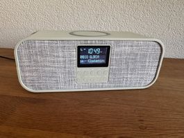 DAB+-RADIO MIT QI-LADEFUNKTION