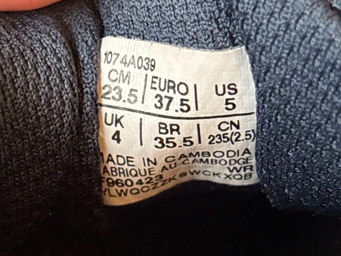 Asics Herrenschuhe: Asics Hallenschuh / Sneaker Grösse 37.5 – Gebraucht aus Genève von Livsonman 5
