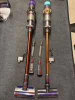2 x Dyson v11 absolut