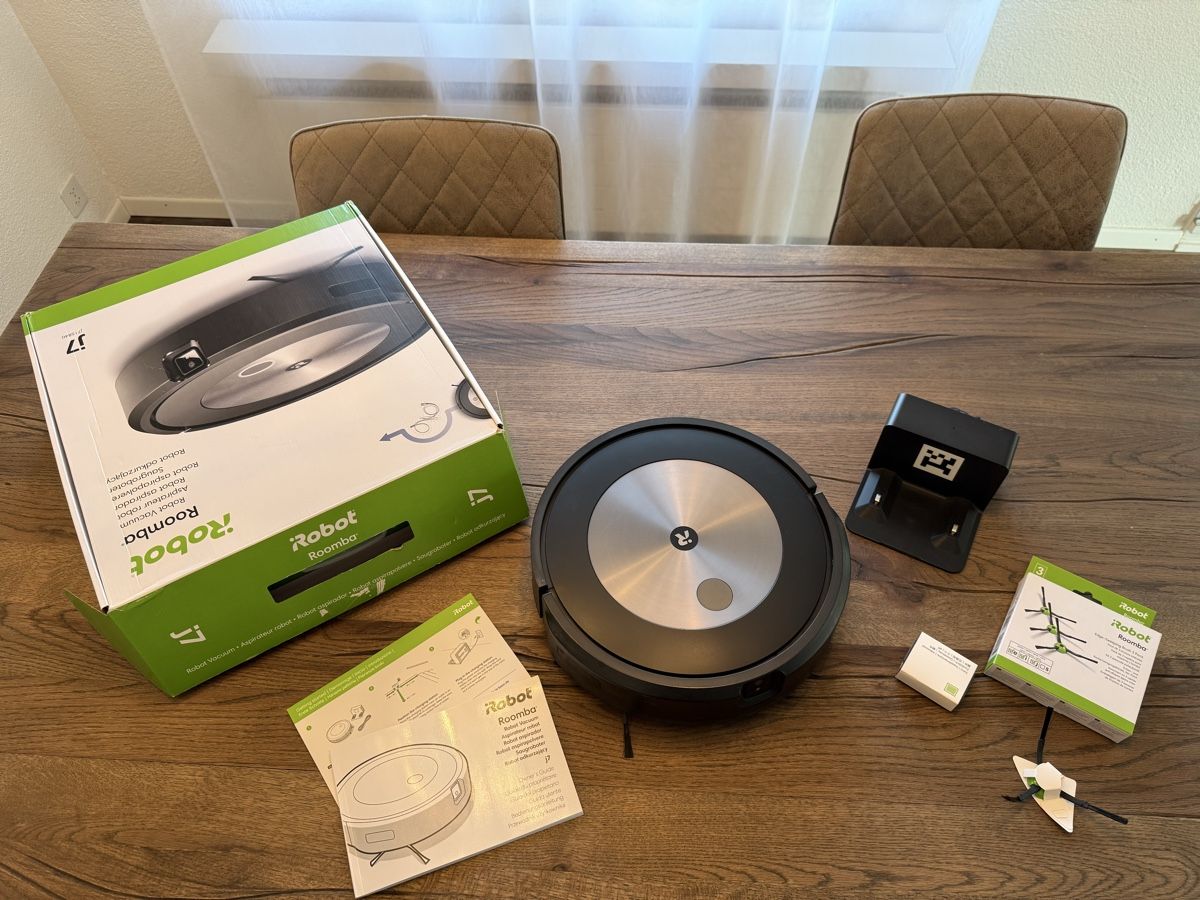 Irobot Aspirapolveri & Accessori: iRobot Roomba j7 – Saugroboter – Usato da Luzern venduto da Cristian78