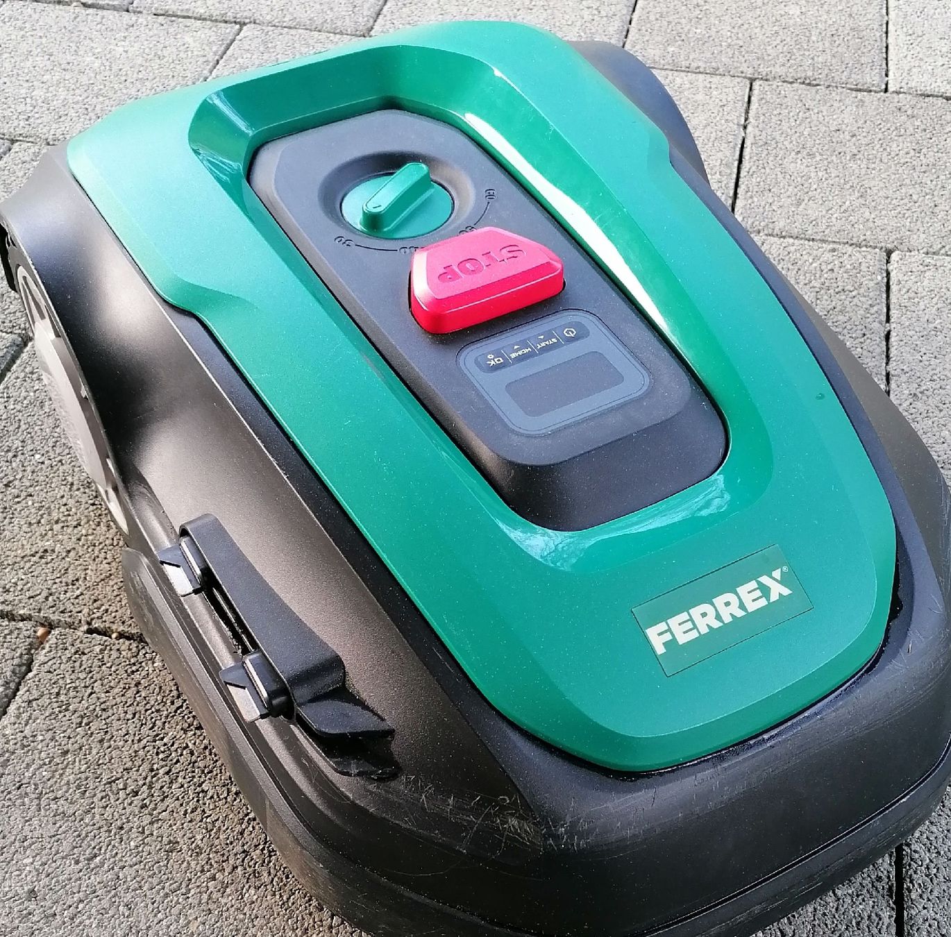 Tondeuses à gazon: FERREX Mähroboter Rasenmäher – D'occasion à Egolzwil par mobiledeluxe