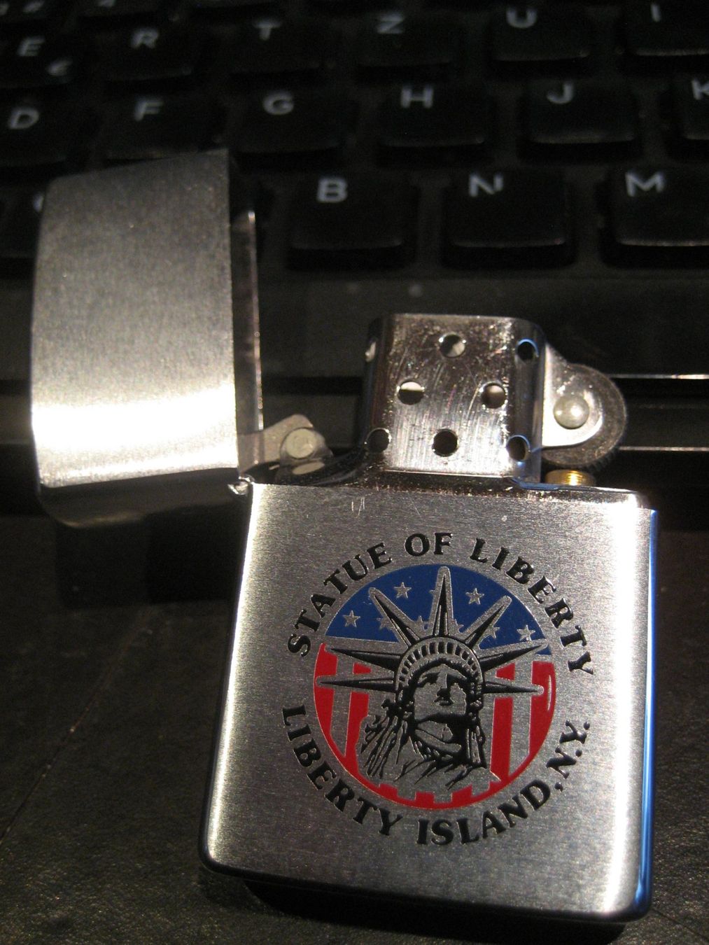 Zippo Accendini: Zippo Feuerzeug Freiheitsstatue USA – Nuovo (secondo la descrizione) da Unterengstringen venduto da Olifant4 1