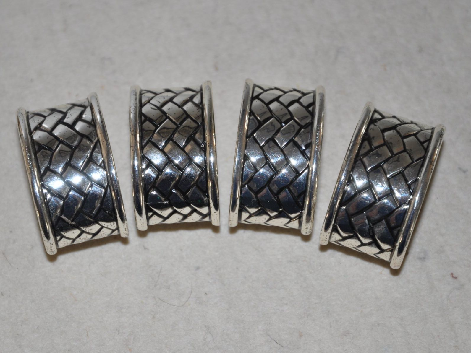 Sonstige Dekorationen & Accessoires: 4 Serviettenringe mit Flechtmuster, Metall, Vintage – Gebraucht aus Boll von Theodora15 1