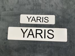 Schild von Yaris Grösse wie Autonummer 