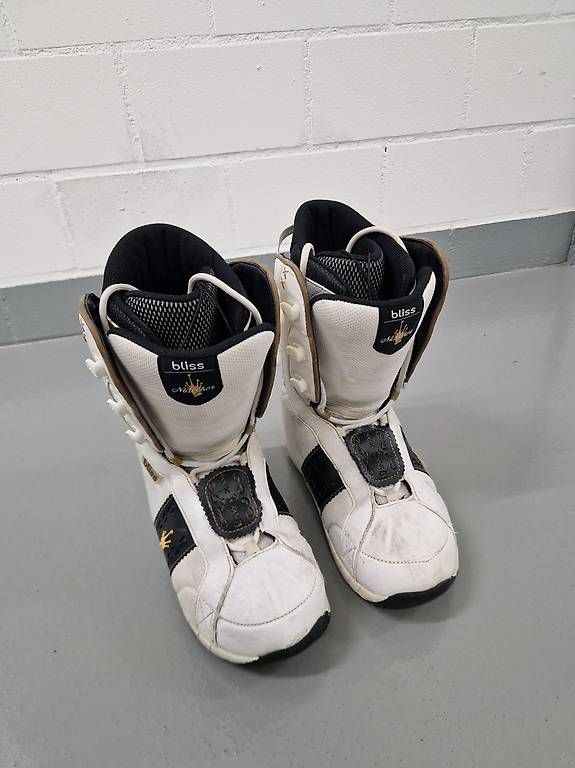 Damenschuhe: Snowboardschuhe Bliss, Gr. 38 – Gebraucht aus Speicherschwendi von Calyras