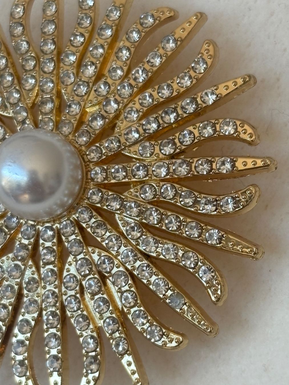 Spille & Fermagli: Luxus Elegante  Brosche Farbe: Gold – Nuovo (secondo la descrizione) da Biel-Bienne venduto da Roserosse13 5