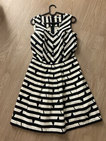 Sportlich-elegantes Kleid schwarz-beige Grösse S/36