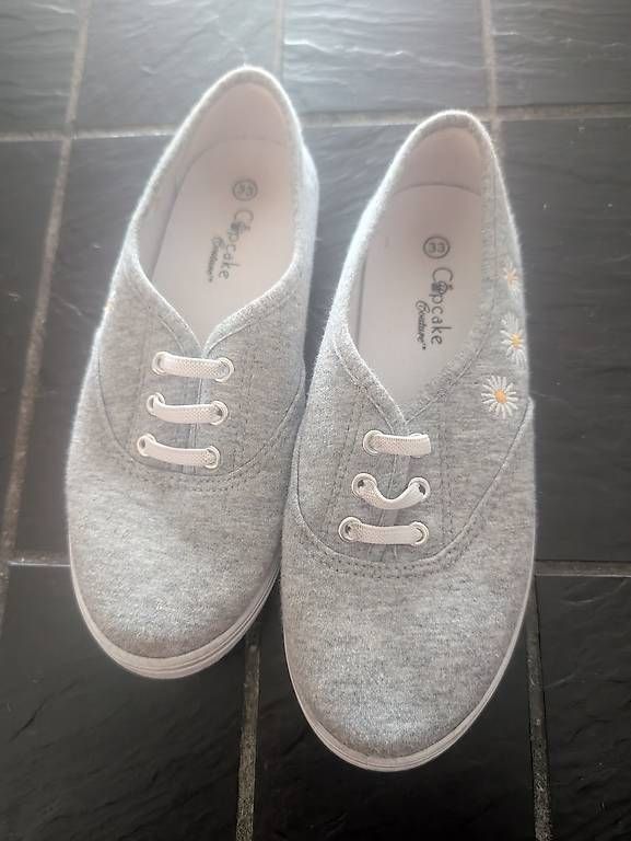 Scarpe per ragazze: Sneakers Grösse 33 – Usato da Effretikon venduto da sar_x7yl 1
