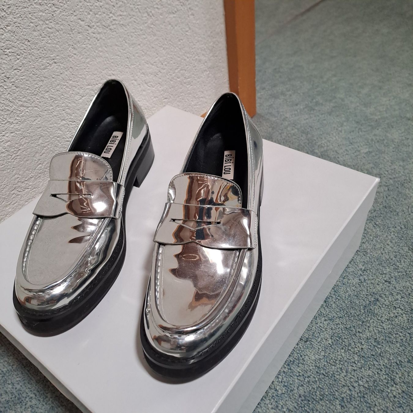 Damenschuhe: Silberne Bibi Lou Lederschuhe, Grösse 40, NP 198.--. – Gebraucht aus Frauenfeld von Andadaa 1