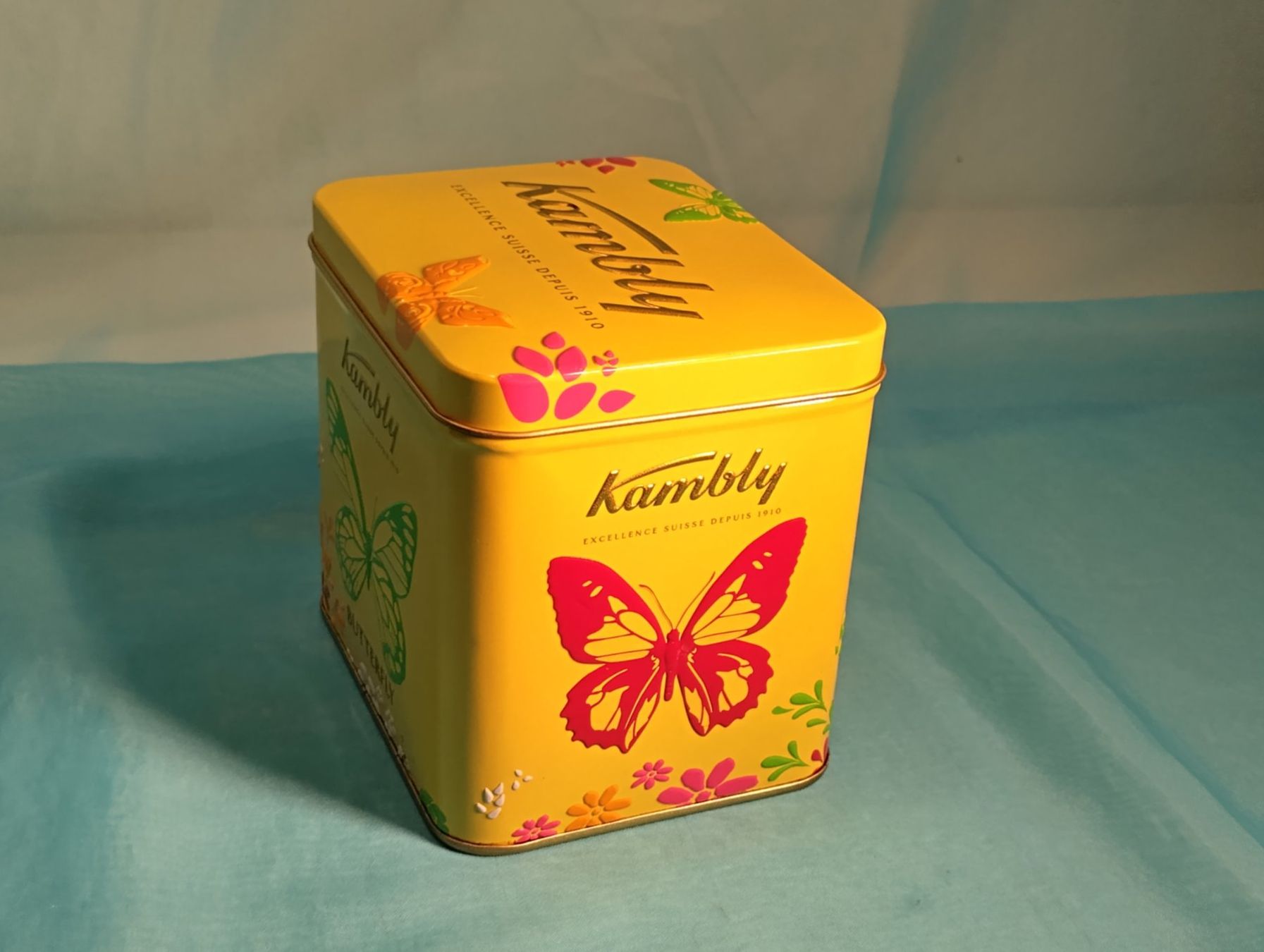 Kambly Autres décorations & accessoires: Kambly Blechbüchse mit Schmetterlingen, hellgelb – D'occasion à Bellach par JingleCherry 3