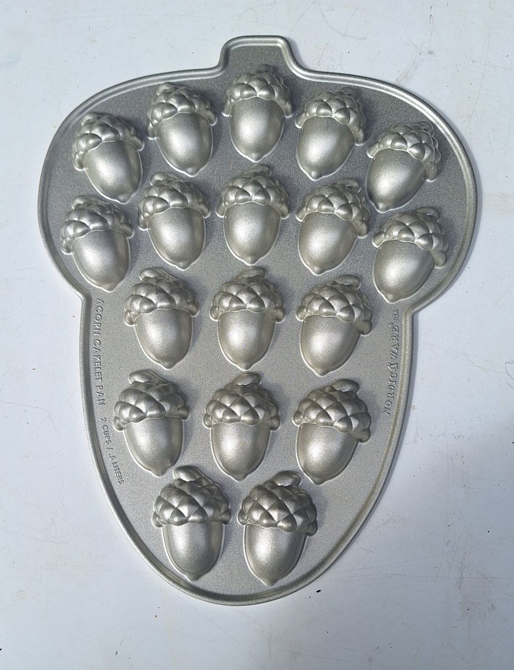 Teglie da forno: NORDIC WARE Eichel Cakelets Backform – Nuovo (secondo la descrizione) da Weinfelden venduto da JoeBaer