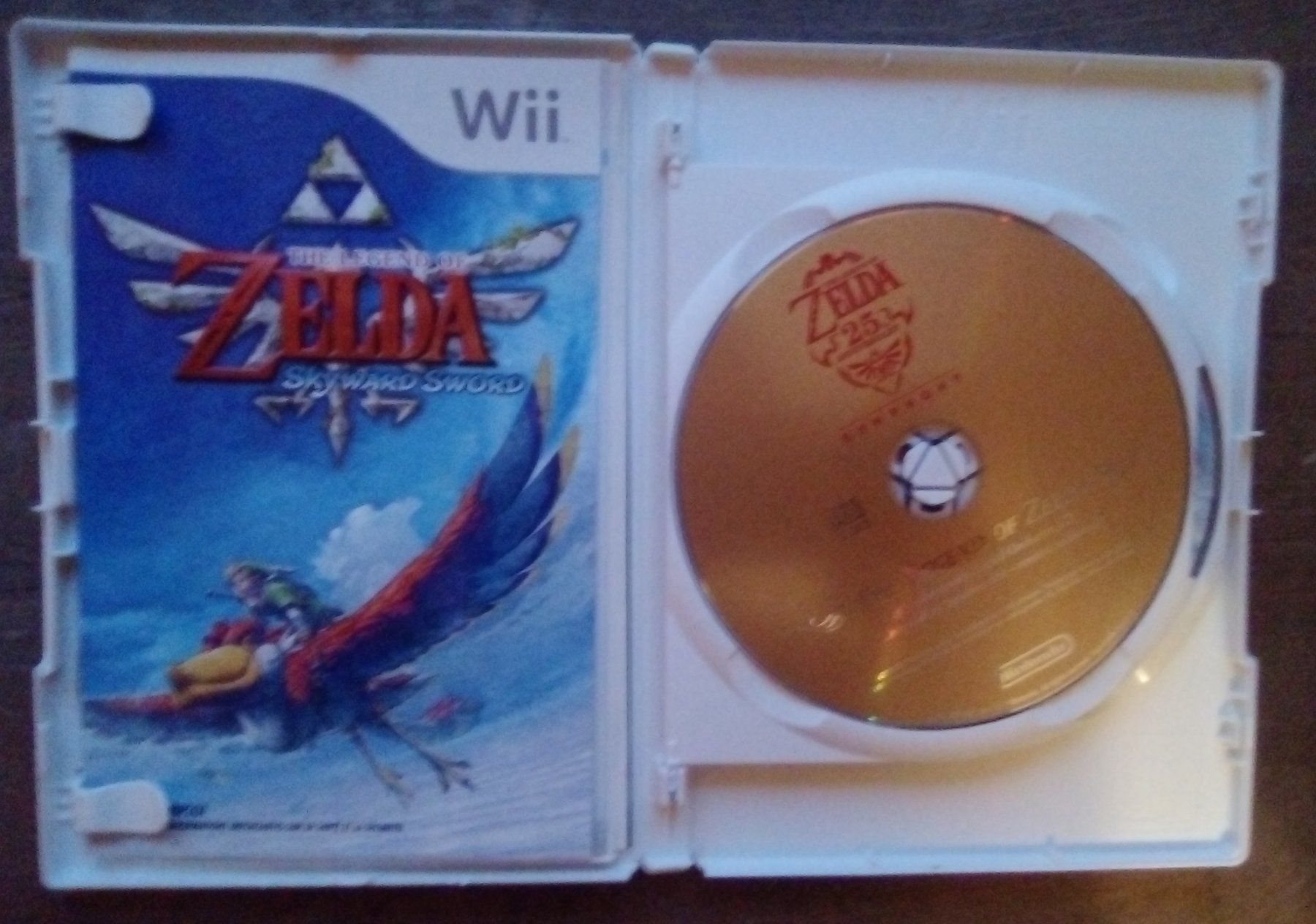 Nintendo Giochi: Zelda: Skyward Sword Wii mit Orchestral CD – Nuovo (secondo la descrizione) da Winterthur venduto da Colonica 2