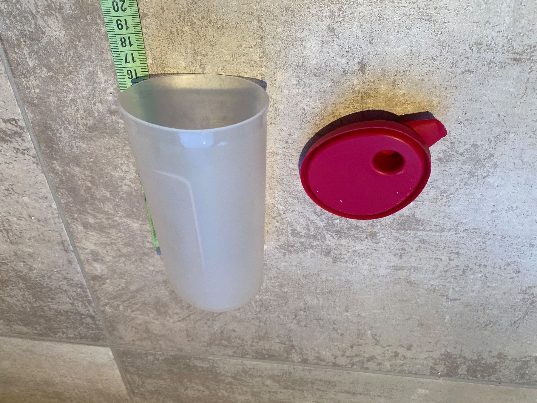 Tupperware Behälter & Ähnliches: Tupperware Behälter mit Ausguss – Gebraucht aus Bülach von Jackybabue 2