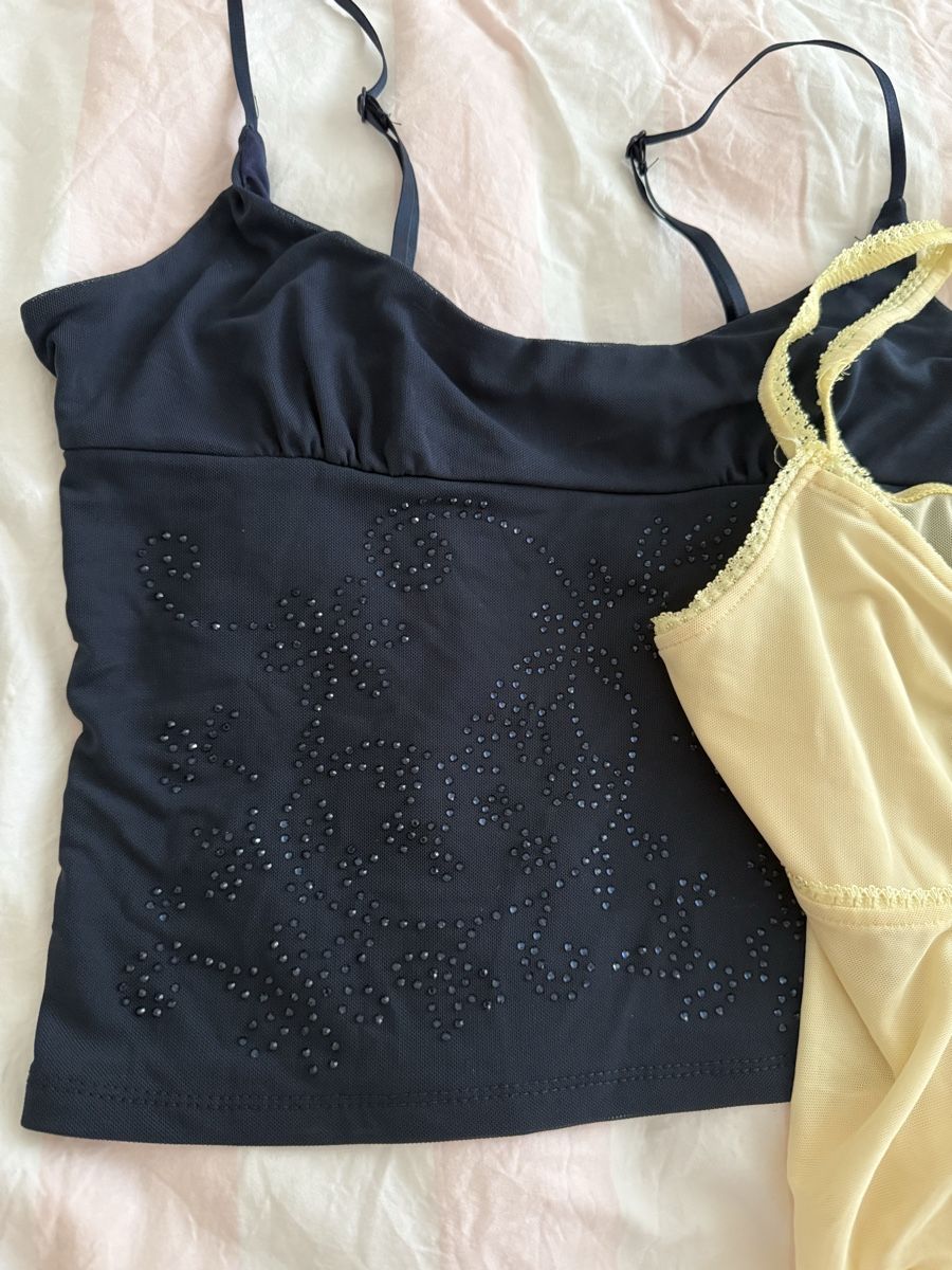 Tops: 2x Tops 💙💛 – D'occasion à Wil SG par xrnvani 2
