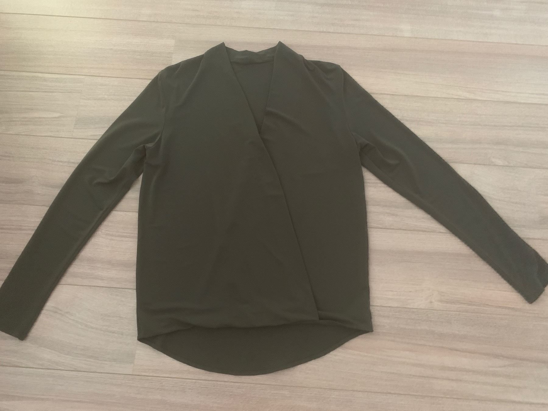 Blusen: DANIEL HECHTER Top/Bluse Gr. M olive – Gebraucht aus Bonstetten von VCLS
