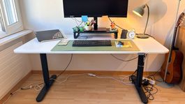 IKEA BEKANT - höhenverstellbarer Schreibtisch