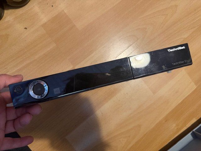 Technisat Ricevitori: TechniStar S1 HD Receiver mit Fernbedienung – Usato da Zürich venduto da einalemjena 1