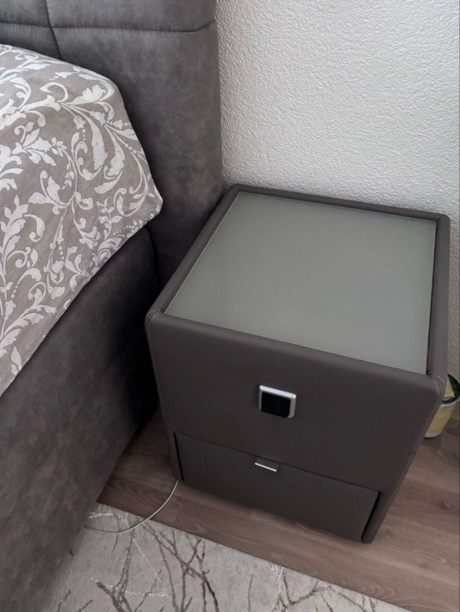 Letti: Bett mit Bettkasten 180x200cm grau! – Usato da Oberglatt ZH venduto da Mitzi3840 2