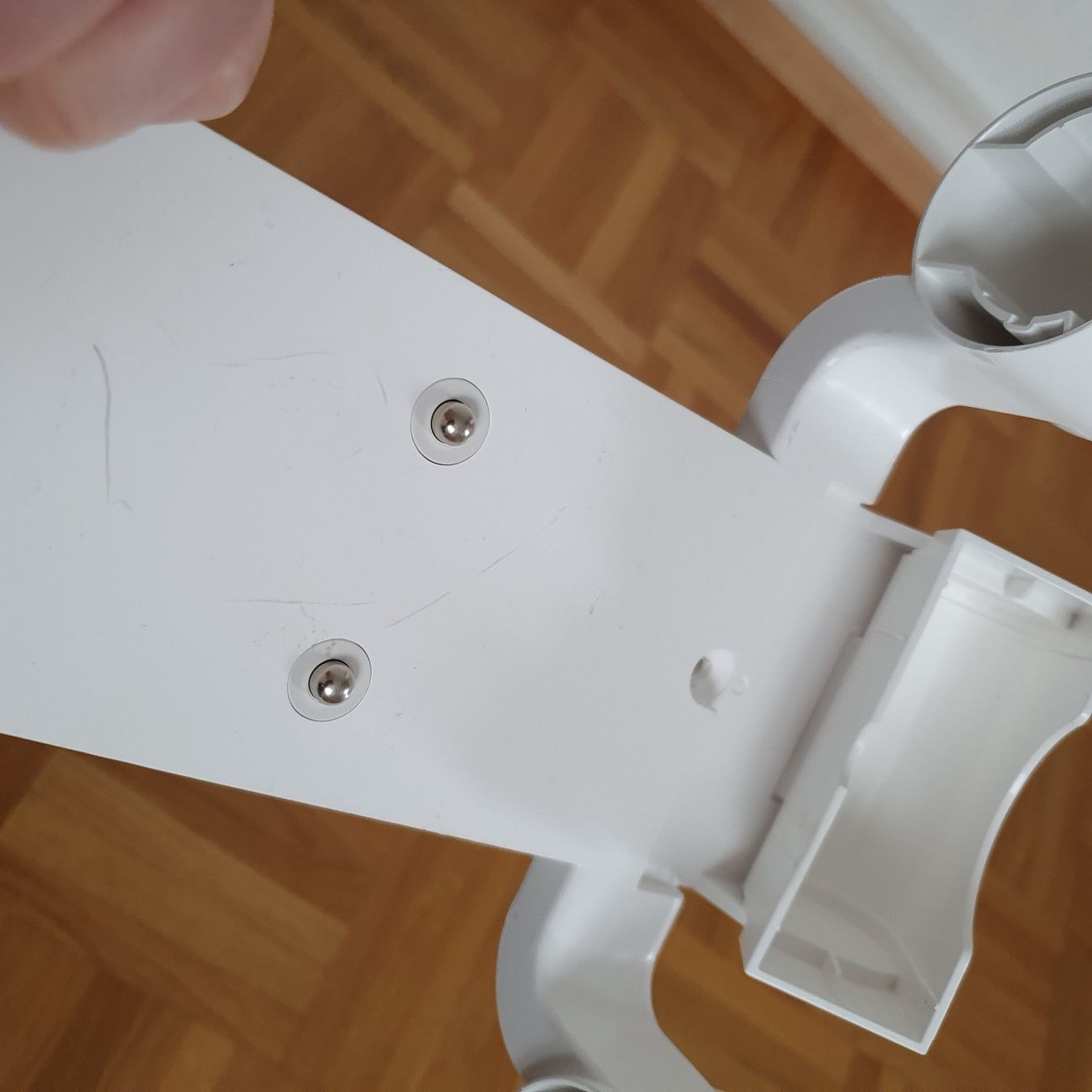 Sonstige Dekorationen & Accessoires: Support murale pour aspirateur akku – Gebraucht aus Prilly von RoDyRe 1