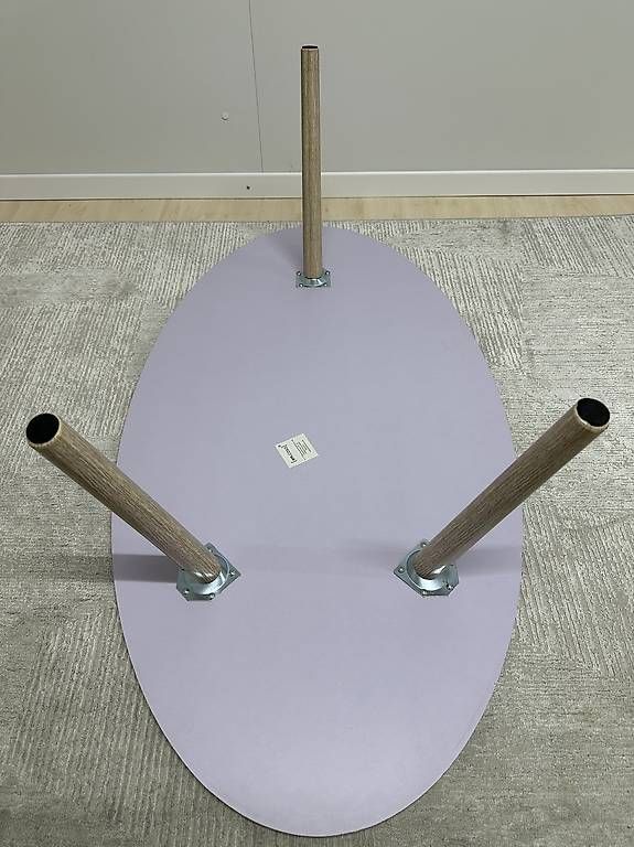 Tables: Ovaler Couchtisch 110 cm in heller Holzoptik – D'occasion à Effretikon par bek_6sgb 2