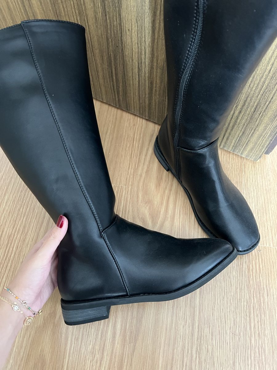 Chaussures femmes: Black leather knee-high boots – D'occasion à St. Gallen par trxcy 1