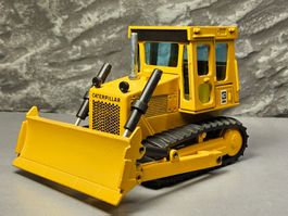 CAT D4E Kettendozer Planierraupe _ Caterpillar Pacmen _ 1:50