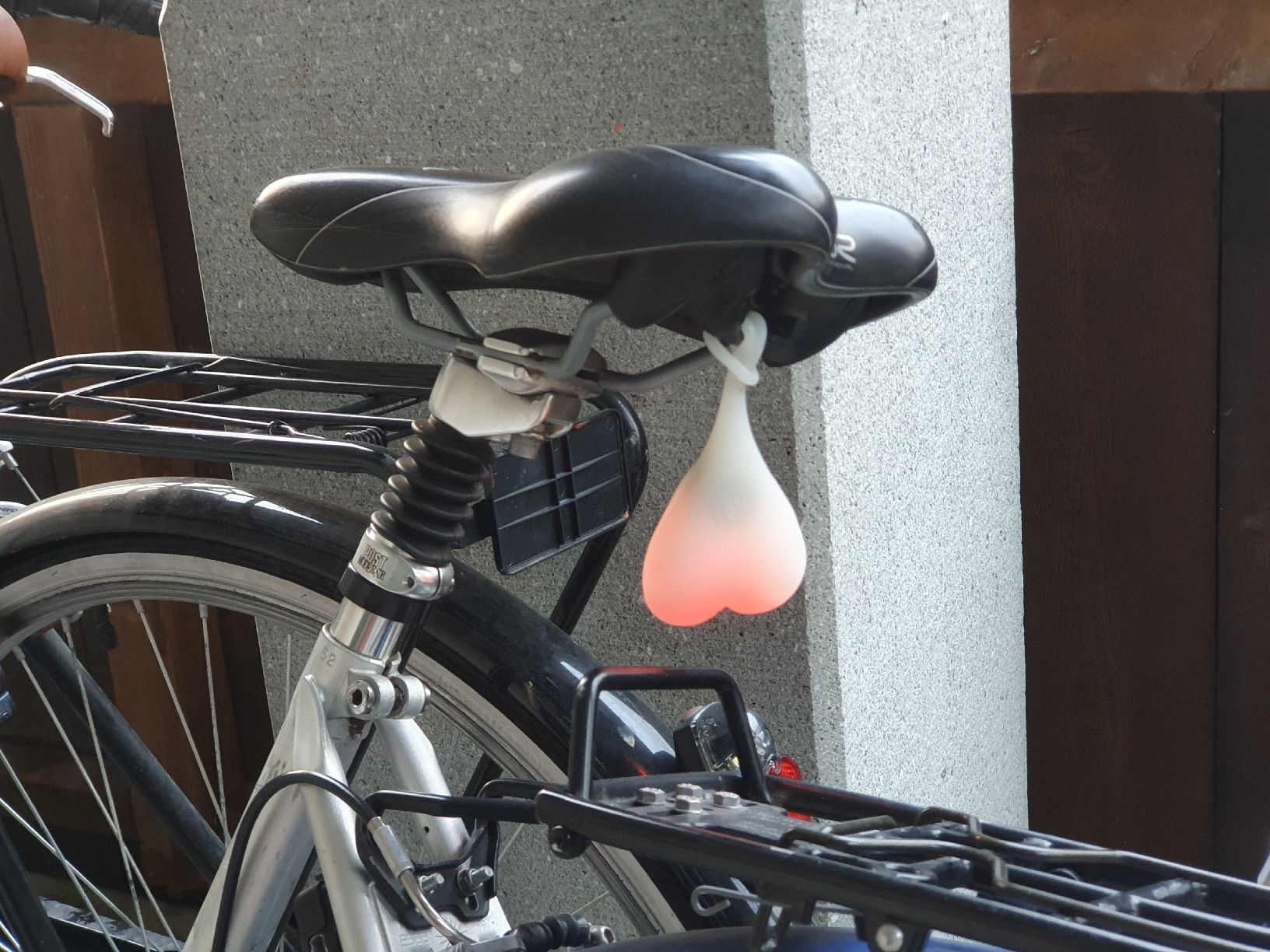 Pezzi di ricambio: Fahrrad-Eier Lampe, neu und ungebraucht, ein Hingucker! – Nuovo (secondo la descrizione) da Aathal-Seegräben venduto da Ru.Fi 2