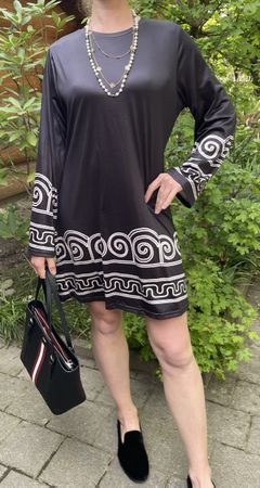 Chic Abito nero con decorazioni bianche-M/L-nuovo