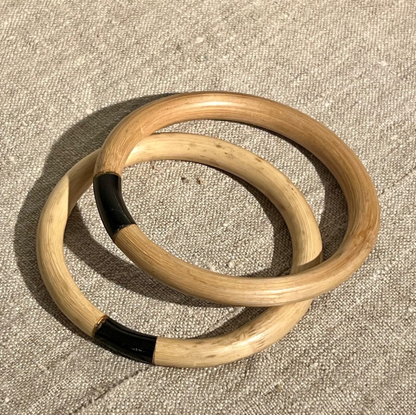 Bracciali & Braccialetti: Paire de bracelets joncs, bambou et corail noir – Usato da Genève venduto da DELIRBEADS