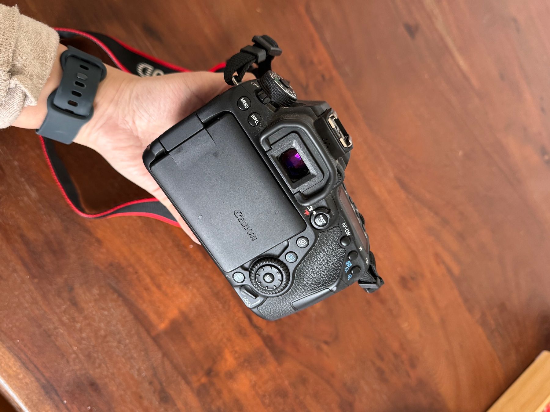 Canon Fotocamera: Canon EOS 80D Camera - Excellent Condition - 24.2 MP... – Usato da Zürich venduto da fon_gnz5 5