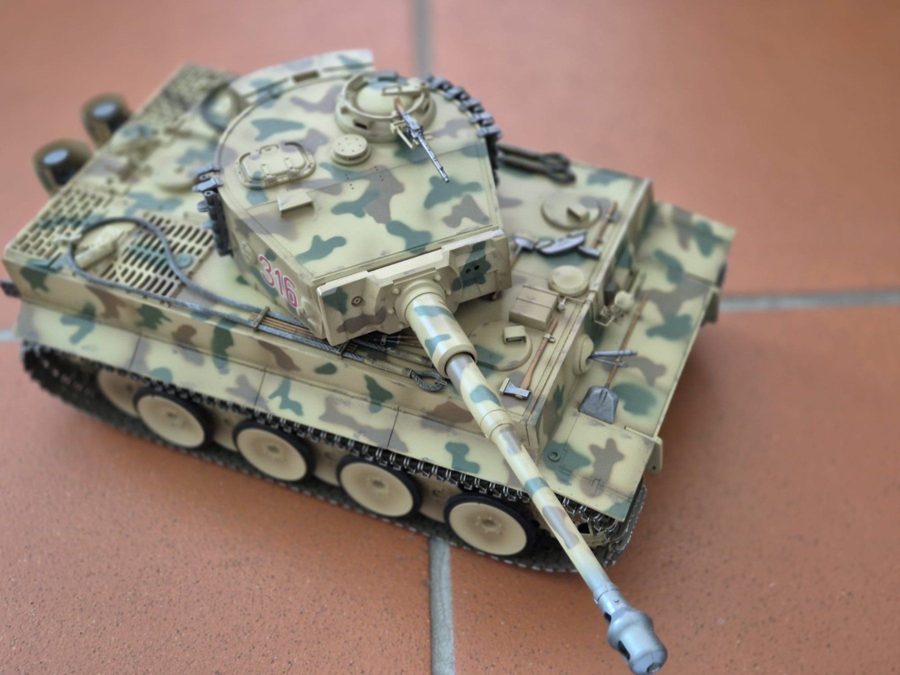 Kit di modellismo & Modellini statici: Standmodell Panzerkampfwagen VI Tiger Mstb 1/16 – Usato da Pfungen venduto da Mizutayio 5