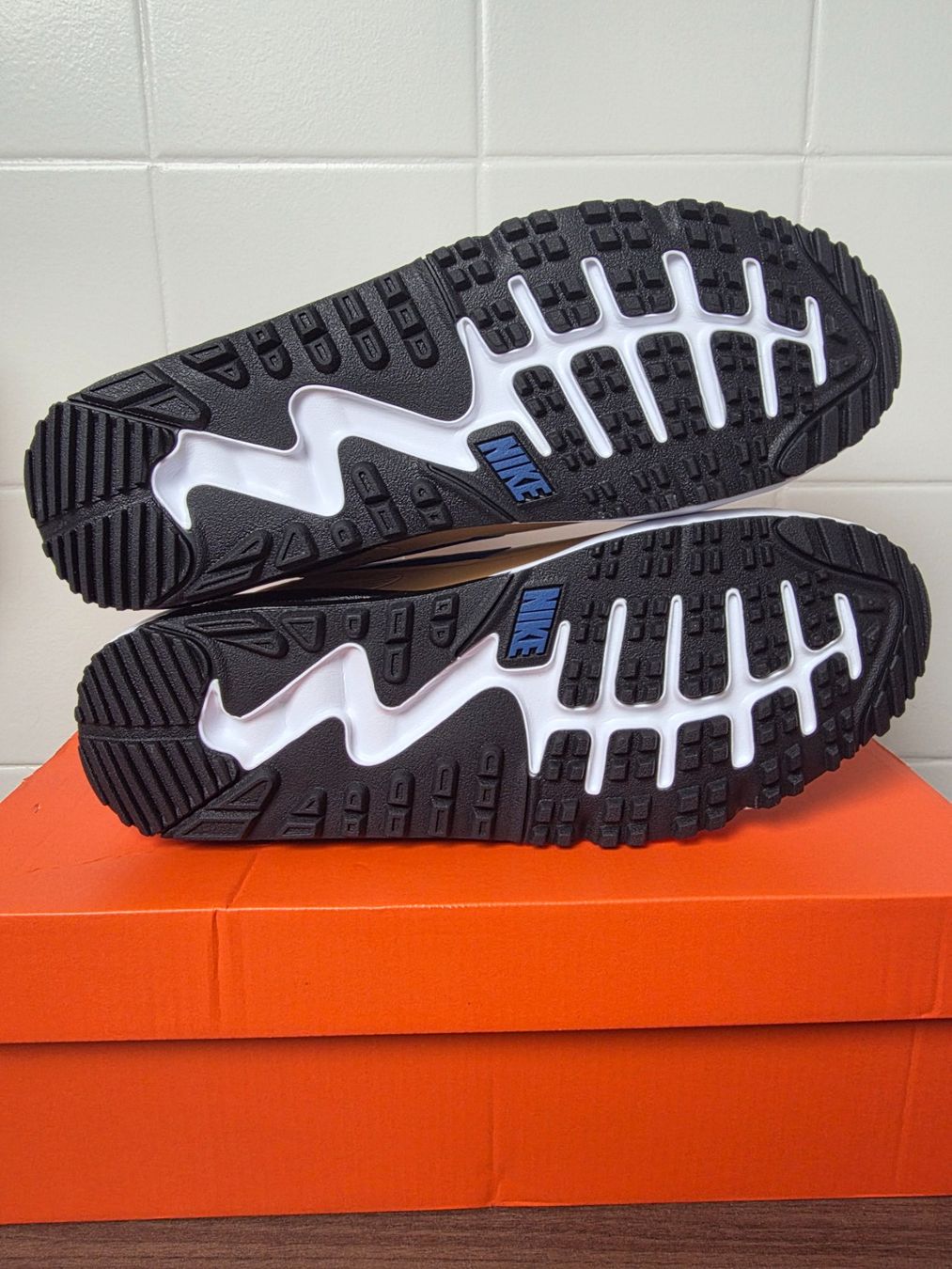Nike Herrenschuhe: Nike Air Max 90 – Neu und originalverpackt aus Fleurier von dav_xx8y 5