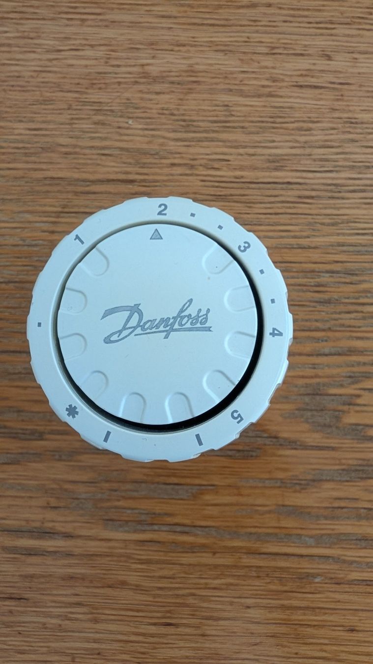 Radiatori: Danfoss Thermostatkopf – Usato da Kirchdorf AG venduto da Reto2005