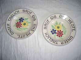 Zwei Keramikteller Blumenmotiv Brot gib uns heute