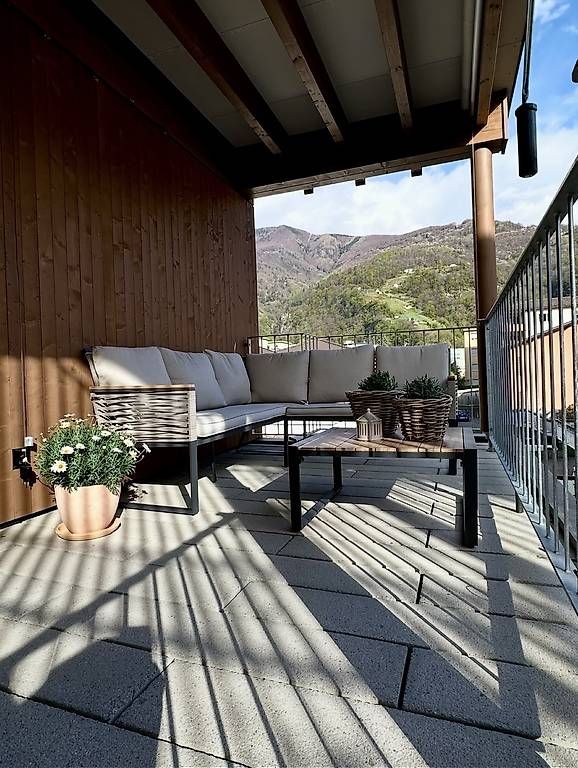 Sofas: Divano da esterno con cuscini – Gebraucht aus Bellinzona von axe_tx72