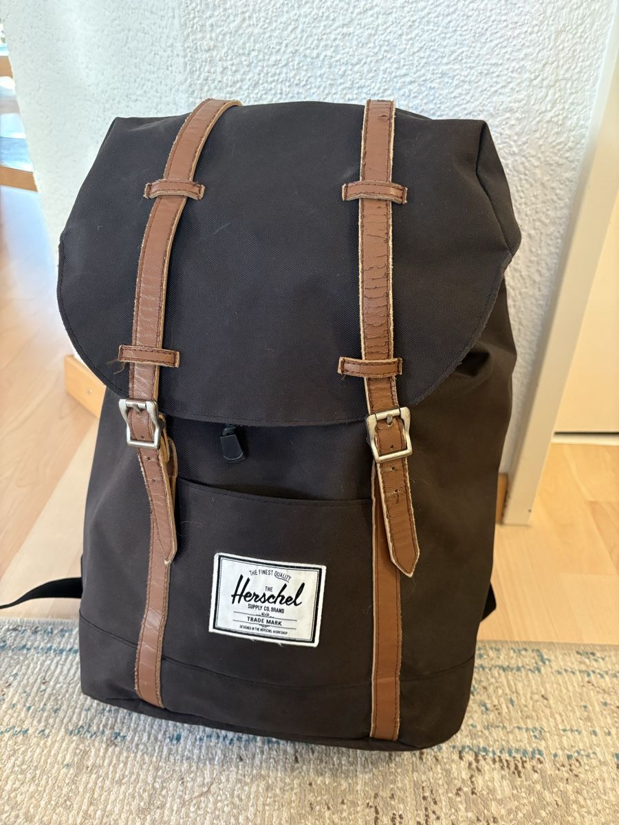 Herschel Sacs à dos: Herschel Rucksack schwarz – D'occasion à Bremgarten AG par Vanessa.urech