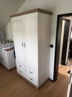 Kleiderschrank