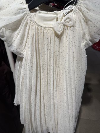 Kleid C&A mit Pünktchen Falten Grösse 128 neu