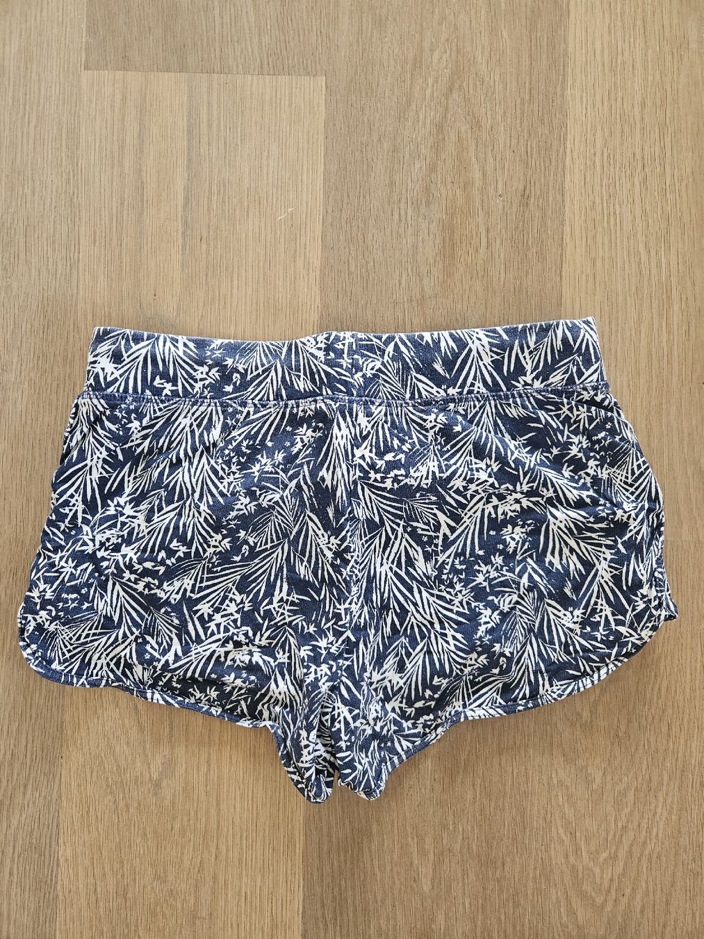 Pantalons: Kurze Hose Mädchen Grösse S mit Muster – D'occasion à Rüschlikon par zzz1234 1