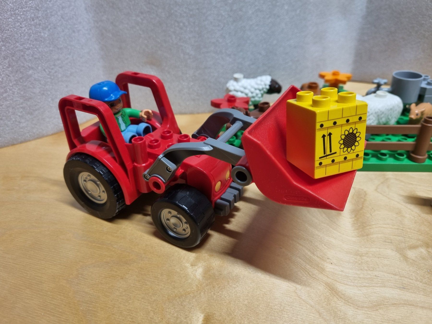 Lego Kit di costruzioni: LEGO Duplo Farm Tractor with Animals – Usato da Basadingen venduto da NekoBricks 3