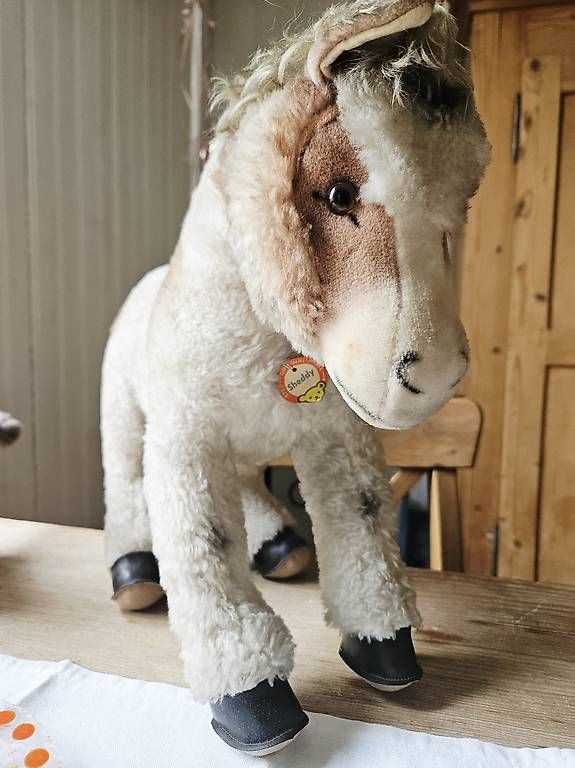 Spielzeuge: Steiff Pferd Sheddy – Gebraucht aus Neftenbach von Wummwila