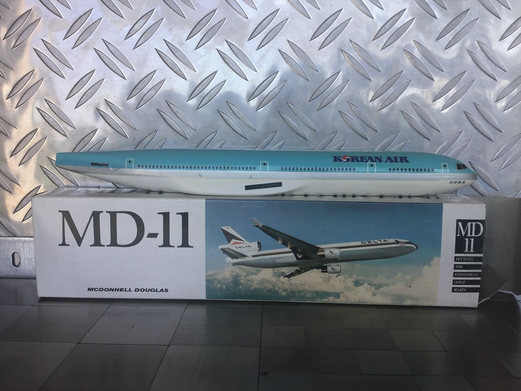 McDonnell Douglas Kit di modellismo & Modellini statici: MCDONNELL DOUGLAS MD-11  DELTA AIR LINES – Usato da Männedorf venduto da Spezial-Modelle