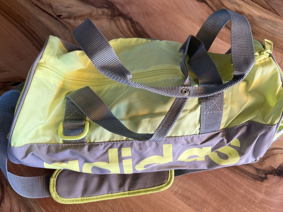 Adidas Borse: Kleine Sporttasche Adidas  – Usato da Derendingen venduto da Laubfleckerli 1