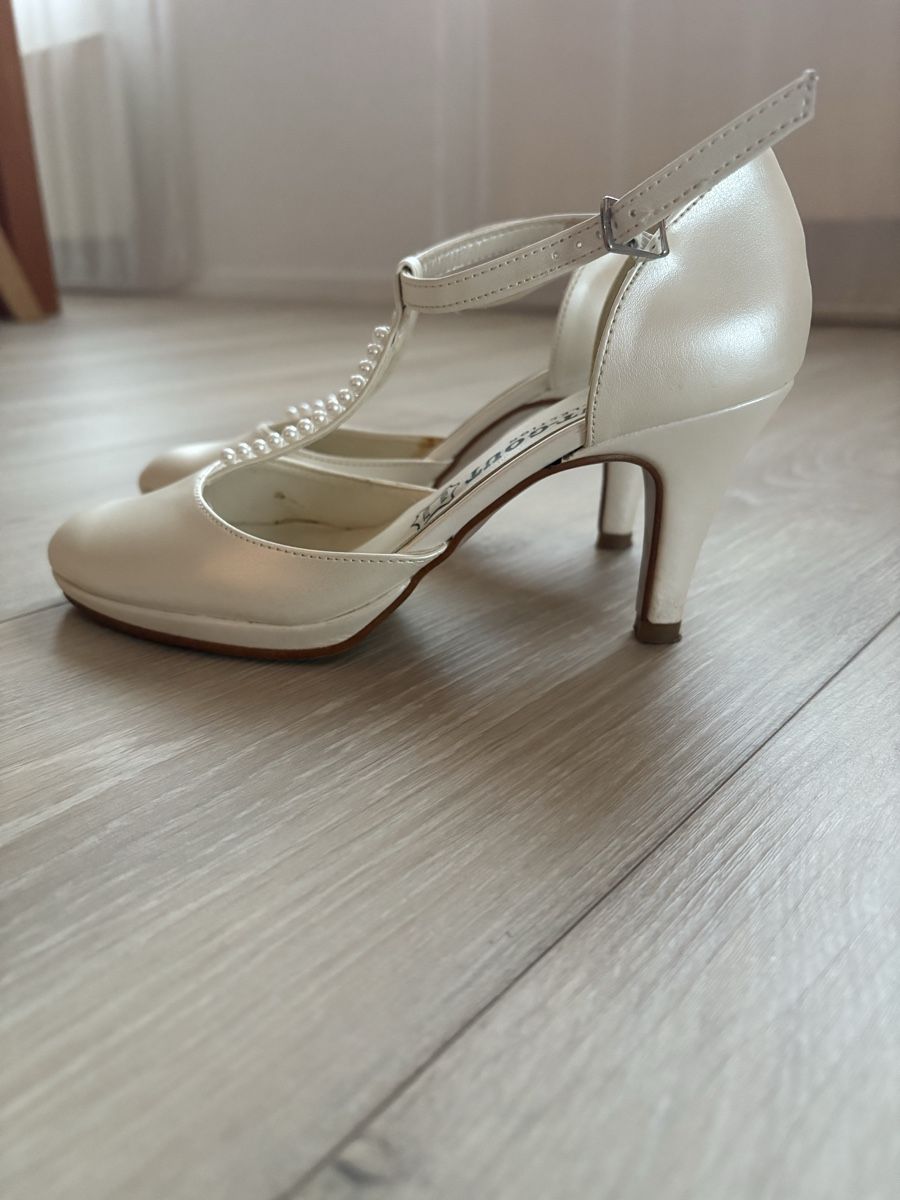 Scarpe da donna: Brautschuhe weiss Gr. 36 Echtes Leder – Usato da Sutz venduto da amslm1 1