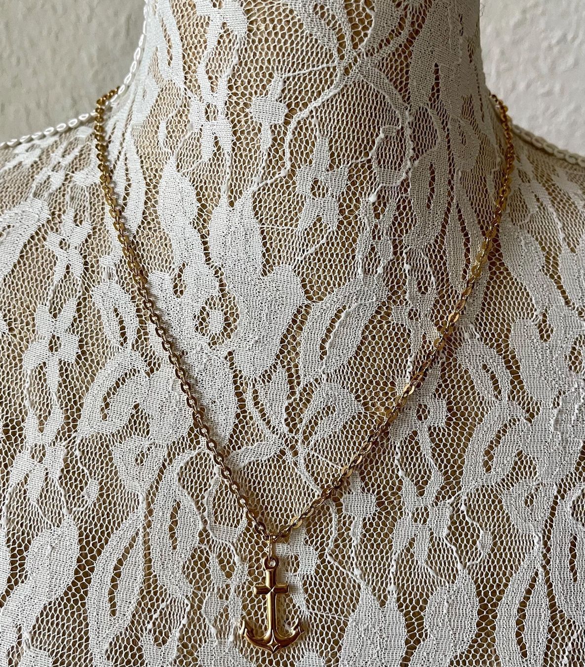 Catenine: Collier en Or Jaune 18 ct et pendentif 10.3 gr – Usato da Genève venduto da Annilu